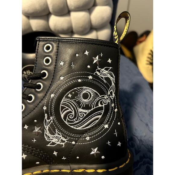 Dr Martens Cosmic Embroidered Moon Sun Stars Black Boots Size 5/EU 36 NWOT - Picture 4 of 9